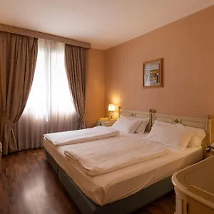 Lucrezia Borgia Hotel